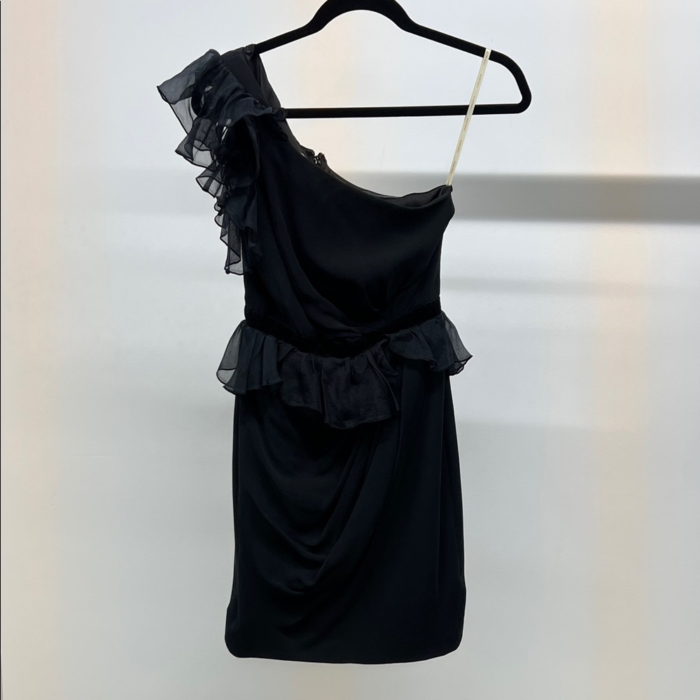 Chic Black One-Shoulder Dress with Ruffle Detail